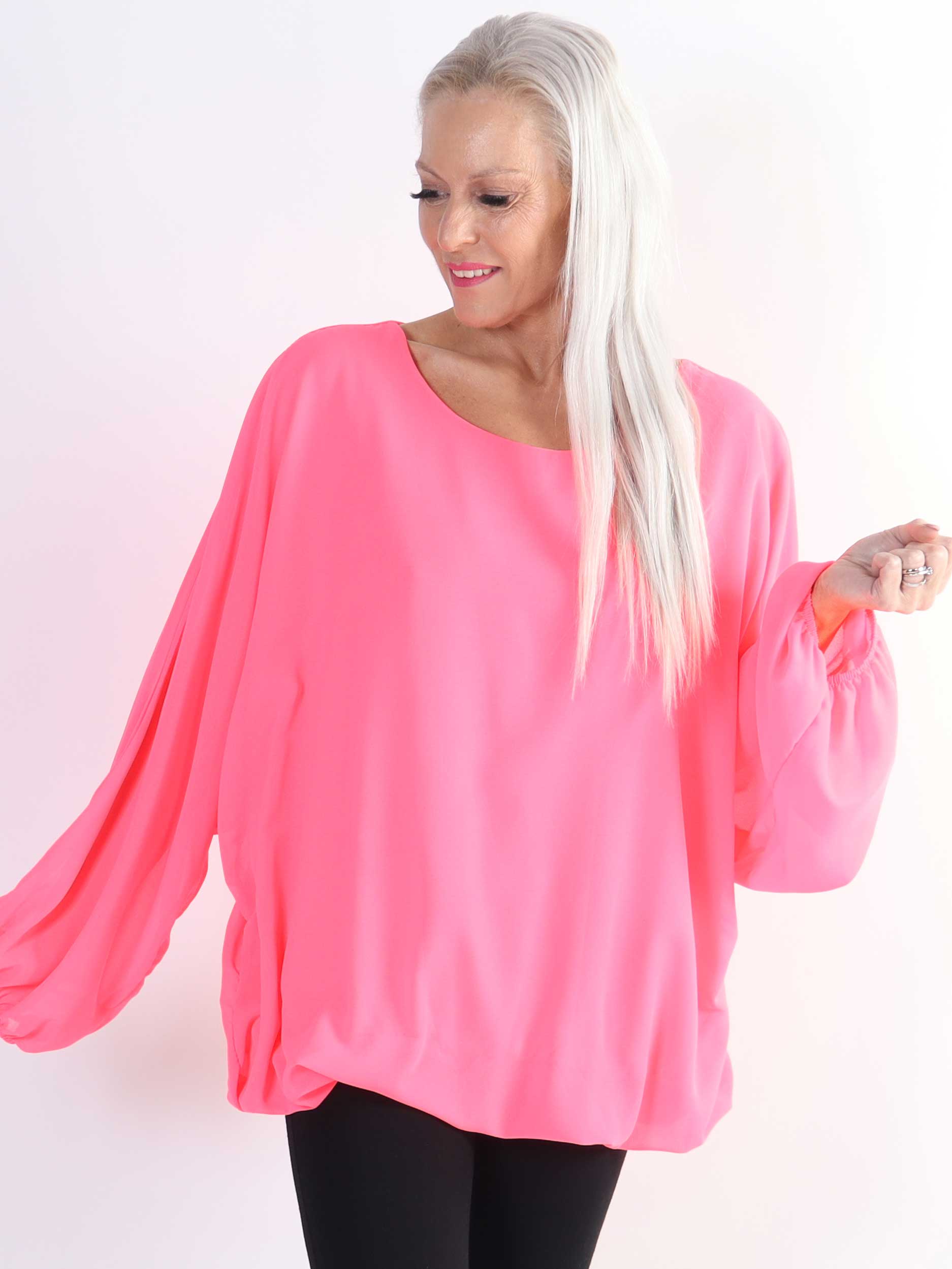 Destiny Plain - Plus size bluse i chiffon med flagermusærmer
